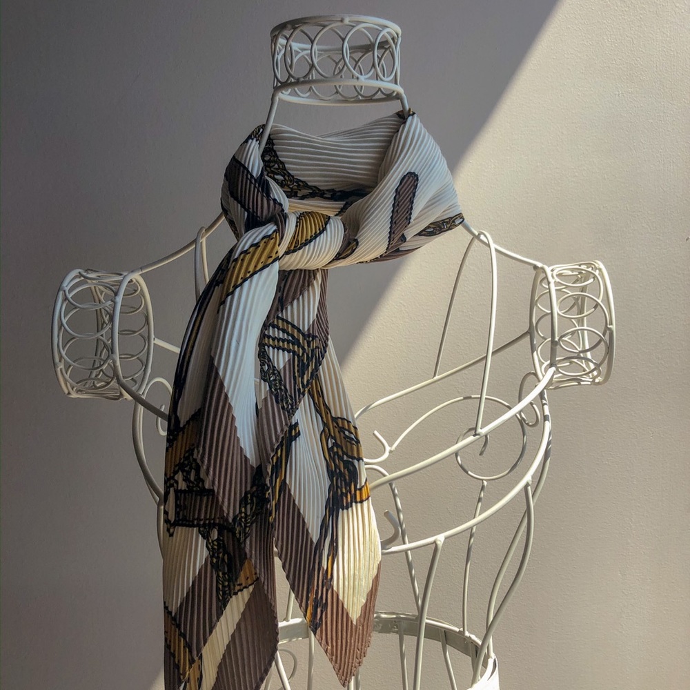 ZARA Pleated Chain Pattern Scarf